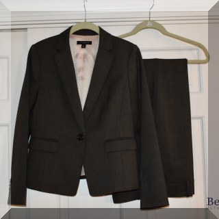 H11. Ann Taylor brown ladies pants suit. Size 4P. - $24